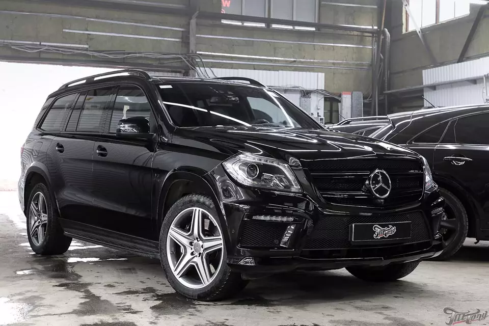 Mercedes GL63 AMG. Полный антихром кузова.